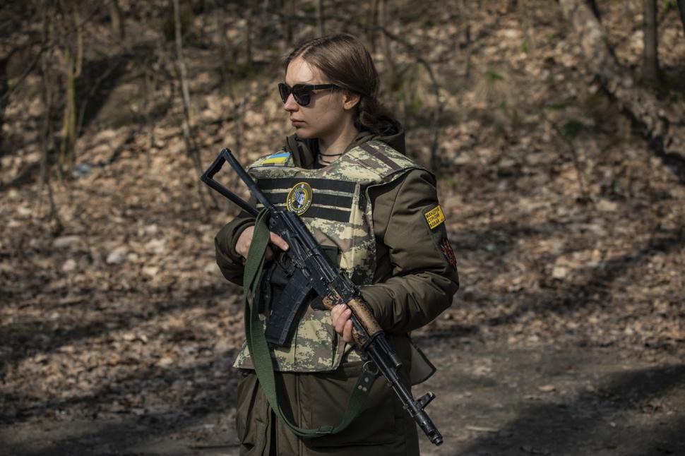 „Valkiriile” ucrainene. Femeile din Ucraina se mobilizează pentru lupta pe front, în război. Kellog: Luptă la fel de bine ca bărbații 1095917