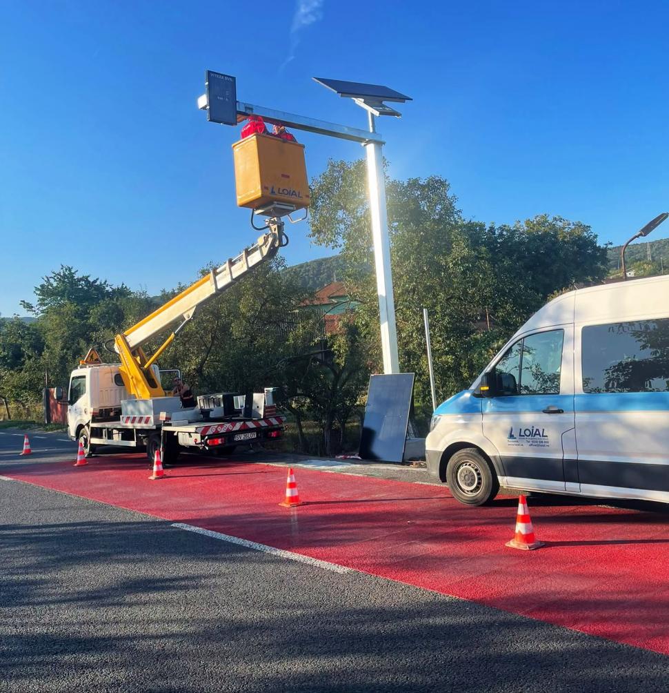 CNAIR a amenajat încă 10 zone cu covor rutier roşu și afișarea electronică a vitezei, cu bani din PNRR. Unde au amplasat sistemele 1096243