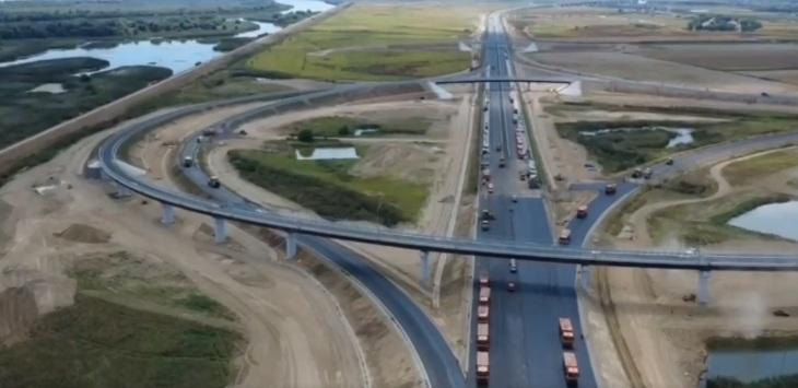 De săptămâna viitoare ar urma să se circule neîntrerupt de la Bucureşti la Bacău, pe Autostrada A7. Se deschide segmentul Adjud-Bacău  1096272