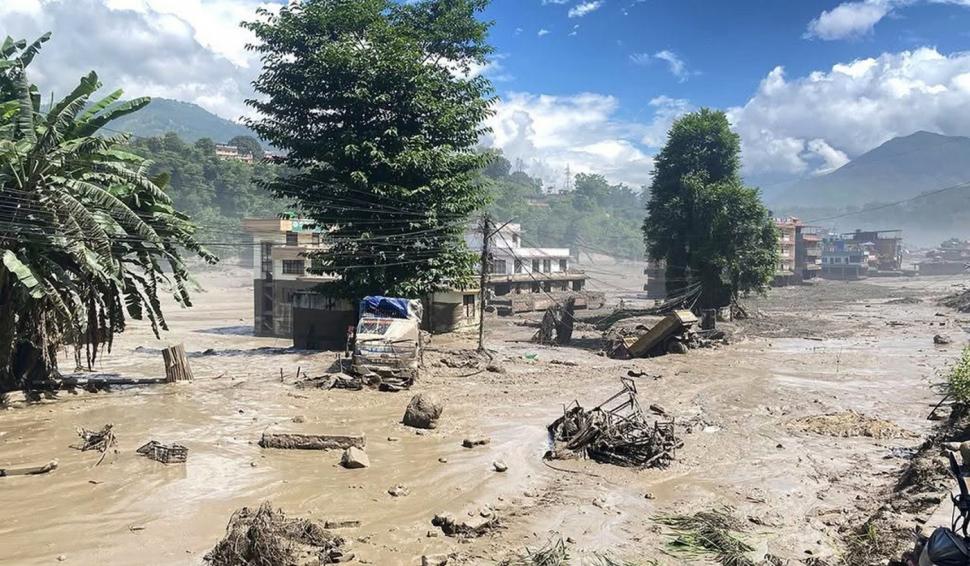 Numărul morților în catastrofa din Nepal a ajuns la 157. Sute de turiști sunt dispăruți. Se caută supraviețuitori cu câini si drone 1096284