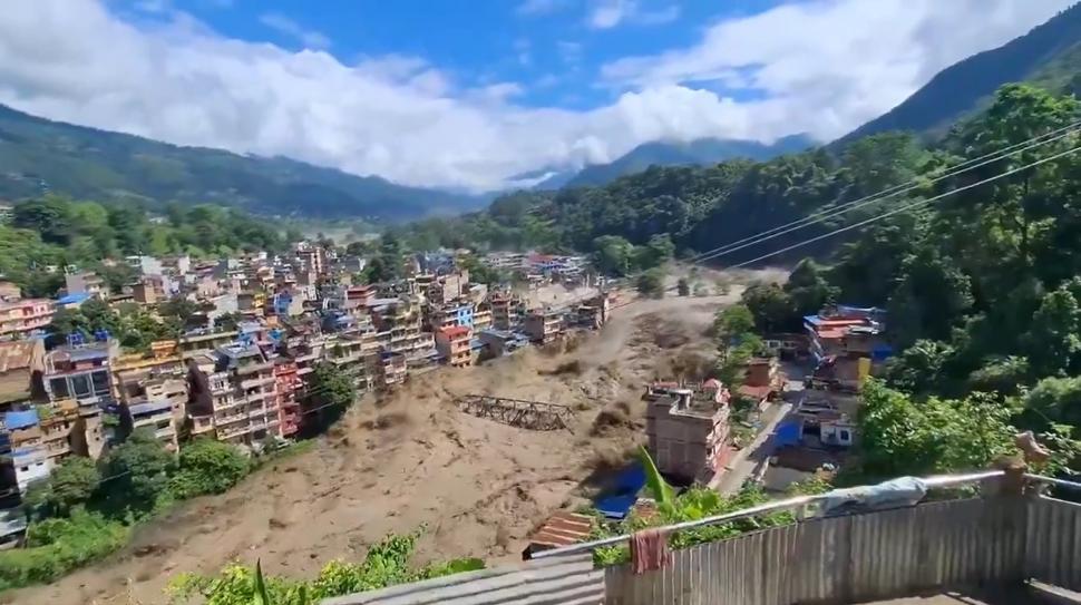 Imagini apocaliptice în Nepal. Viituri uriaşe au măturat totul în cale. Sunt zeci de morți și sute de dispăruți, inclusiv turiști 1096287