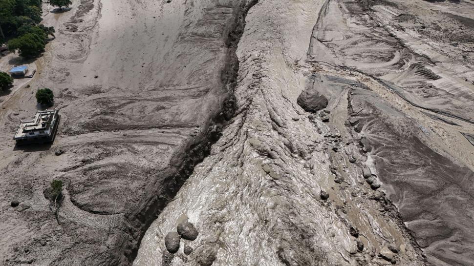 Numărul morților în catastrofa din Nepal a ajuns la 157. Sute de turiști sunt dispăruți. Se caută supraviețuitori cu câini si drone 1096423