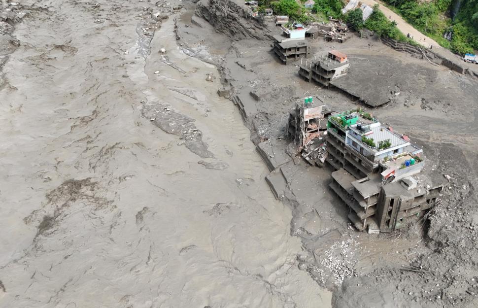 Numărul morților în catastrofa din Nepal a ajuns la 157. Sute de turiști sunt dispăruți. Se caută supraviețuitori cu câini si drone 1096427