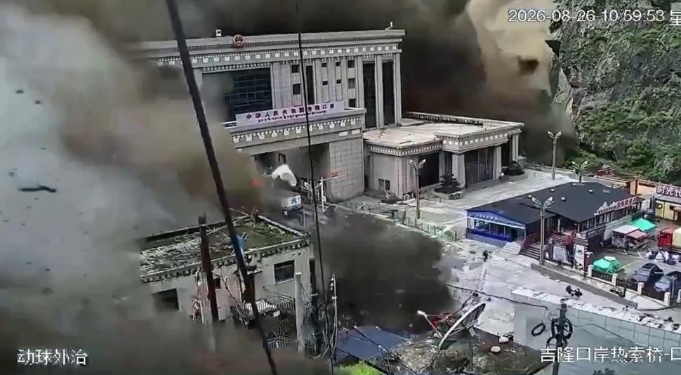 Ce se știe despre viiturile devastatoare din Nepal și de ce s-au produs. Inițial s-a crezut că au fost provocate de un cutremur 1096500