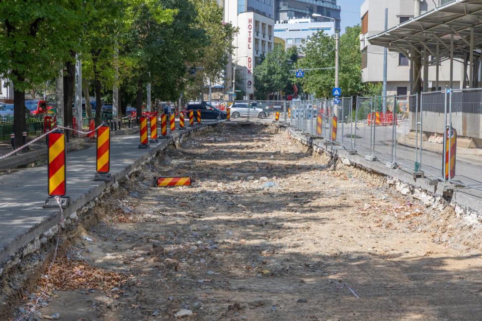 Un șantier din București a fost oprit pentru că muncitorii care săpau la liniile de tramvai au găsit niște ziduri. "Posibile vestigii” 1096581