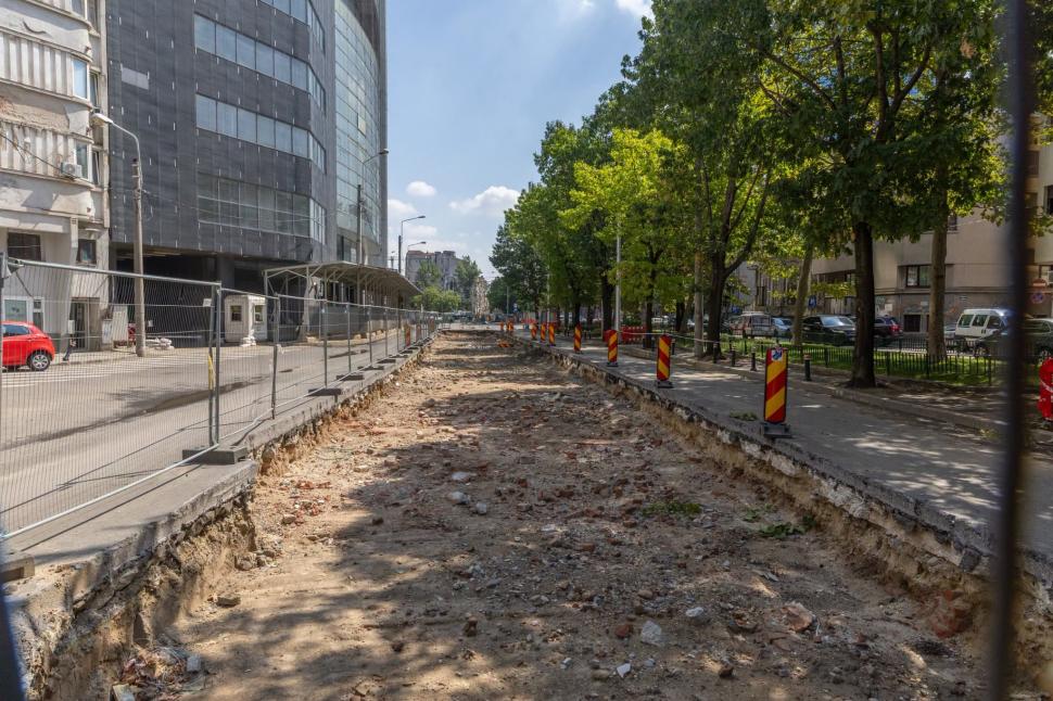 Un șantier din București a fost oprit pentru că muncitorii care săpau la liniile de tramvai au găsit niște ziduri. "Posibile vestigii” 1096582