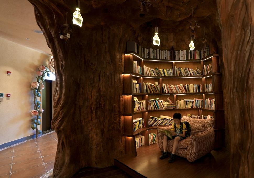 Librăria construită într-o dolină naturală: Tocmai s-a deschis, iar turiștii spun că se simt la „Hogwarts”. Cum arată și unde este 1096675