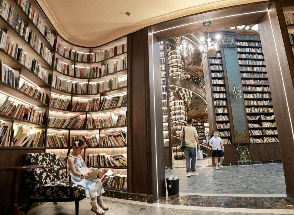 Librăria construită într-o dolină naturală: Tocmai s-a deschis, iar turiștii spun că se simt la „Hogwarts”. Cum arată și unde este 1096676