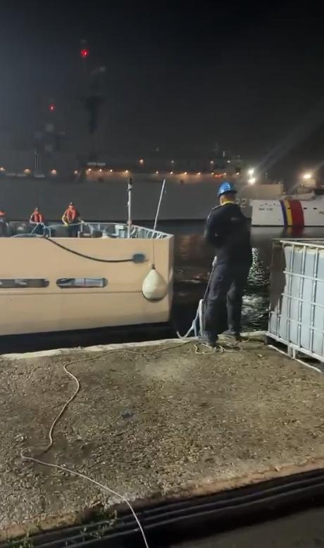 "Au avut noroc. Dacă întârziam 20 de minute, cred că nu-i mai găseam". Cum a fost salvat echipajul navei lovite în Marea Neagră  1096862