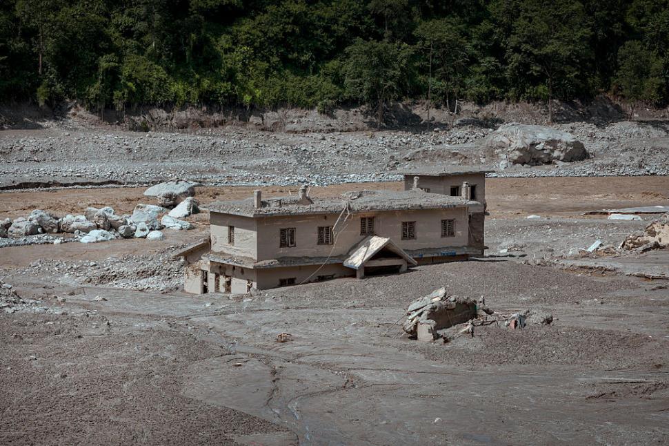 Bilanțul morților din Nepal urcă la 469. China suspendă operațiunile de salvare de teamă că noi inundații s-ar putea produce 1096779