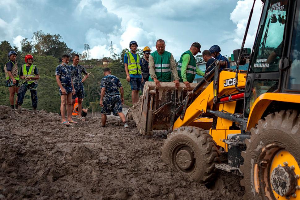 Bilanțul morților din Nepal urcă la 469. China suspendă operațiunile de salvare de teamă că noi inundații s-ar putea produce 1096781