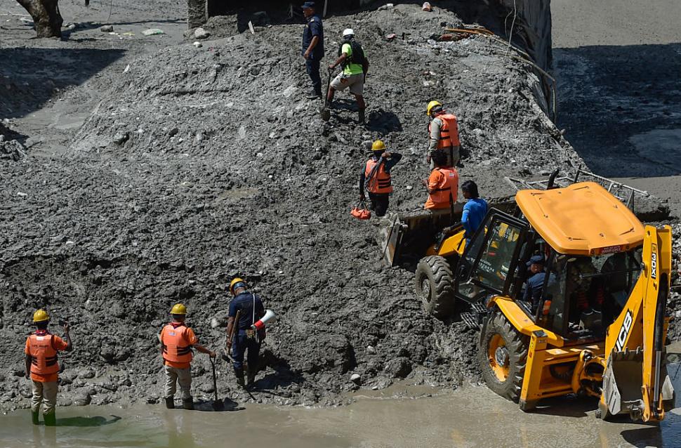 Bilanțul morților din Nepal urcă la 469. China suspendă operațiunile de salvare de teamă că noi inundații s-ar putea produce 1096783