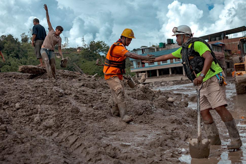 Bilanțul morților din Nepal urcă la 469. China suspendă operațiunile de salvare de teamă că noi inundații s-ar putea produce 1096784