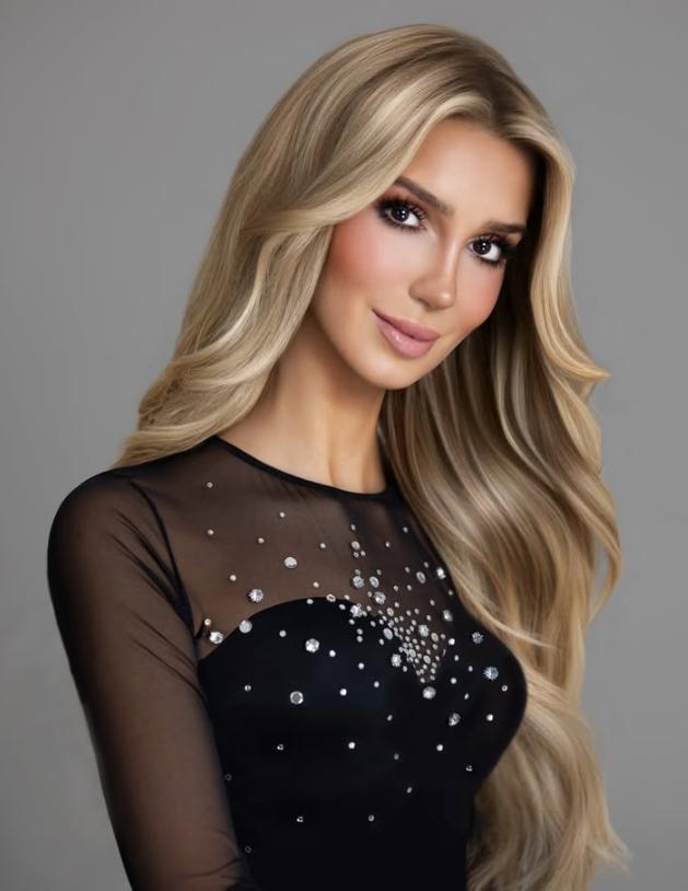 Cine e tânăra de orgine română care reprezintă Texas la Miss SUA. Fotografiile pe care le-a postat din România, acum trei luni 1096810