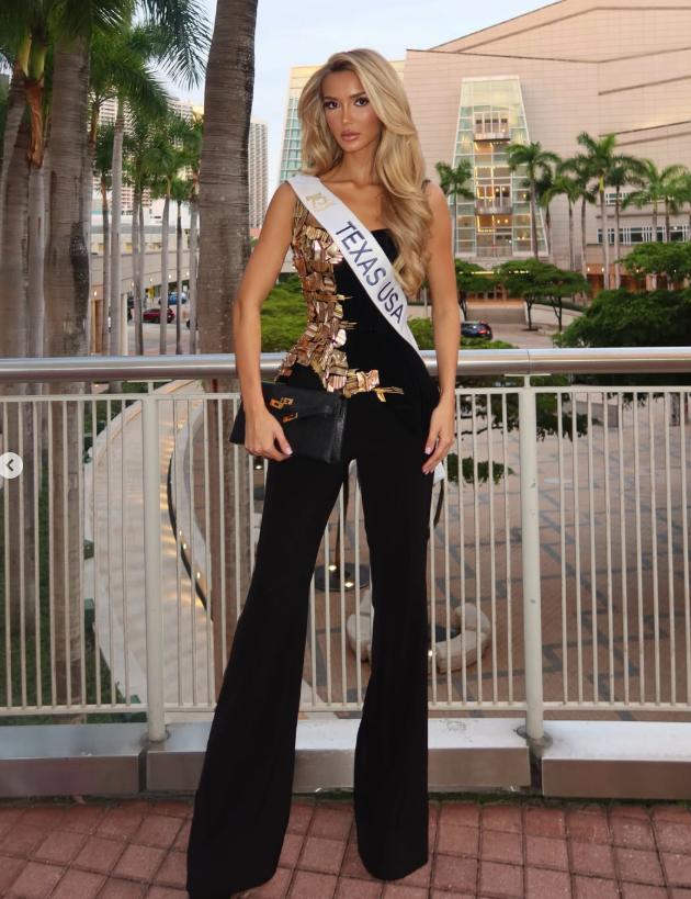 Cine e tânăra de orgine română care reprezintă Texas la Miss SUA. Fotografiile pe care le-a postat din România, acum trei luni 1096823