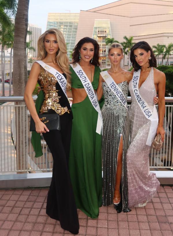 Cine e tânăra de orgine română care reprezintă Texas la Miss SUA. Fotografiile pe care le-a postat din România, acum trei luni 1096824