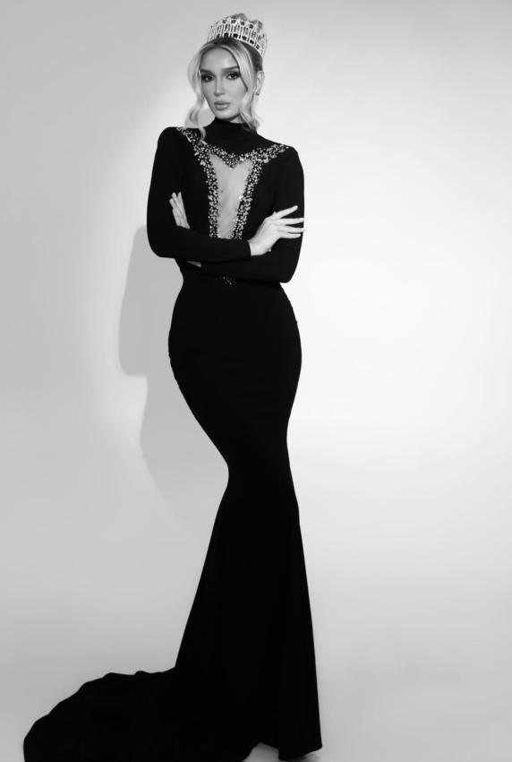 Cine e tânăra de orgine română care reprezintă Texas la Miss SUA. Fotografiile pe care le-a postat din România, acum trei luni 1096825