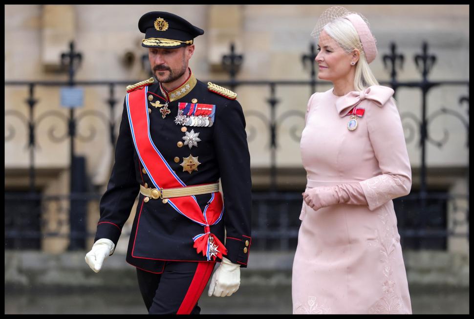 Haakon al VIII-lea e noul rege al Norvegiei. „Prințul reticent” urcă pe tron după moartea tatălui său. Domnia îi e umbrită de scandal 1096867