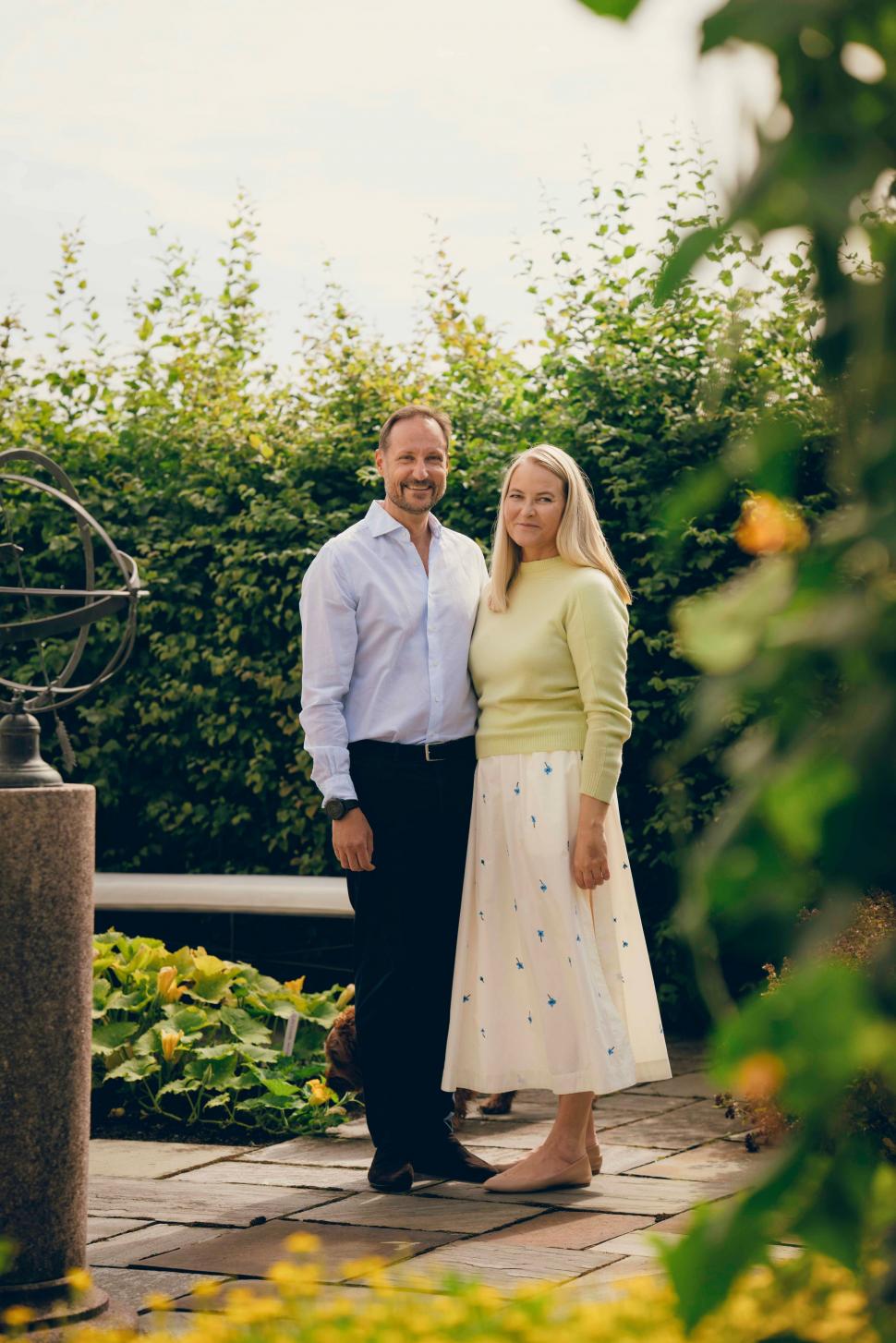 Haakon al VIII-lea e noul rege al Norvegiei. „Prințul reticent” urcă pe tron după moartea tatălui său. Domnia îi e umbrită de scandal 1096884