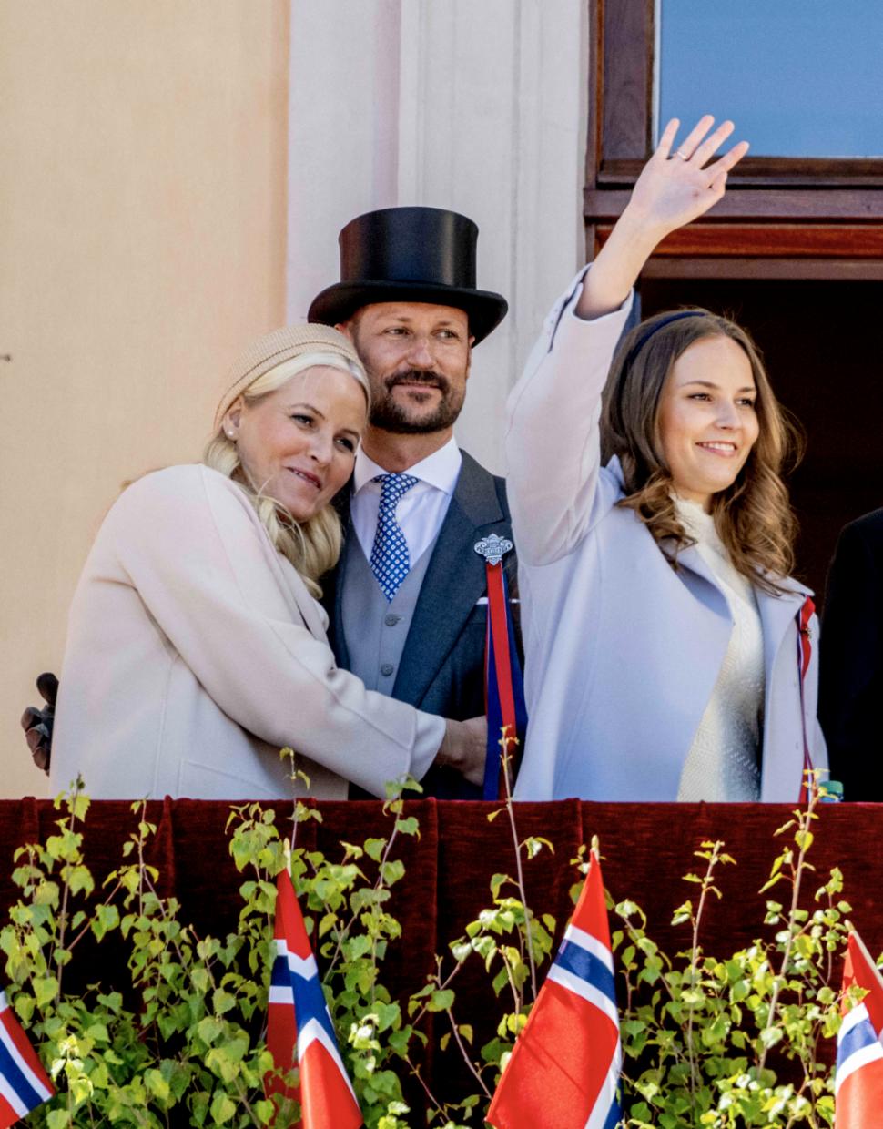 Haakon al VIII-lea e noul rege al Norvegiei. „Prințul reticent” urcă pe tron după moartea tatălui său. Domnia îi e umbrită de scandal 1096894