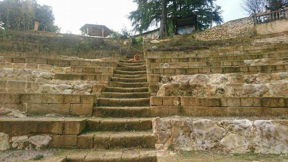 „În fiecare minut se naște câte un fraier”: Povestea italianului care a păcălit turiștii cu un amfiteatru grecesc fals 1095730