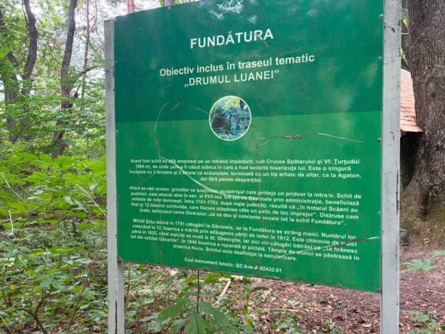 Pe Schitul Fundătura, vechi de secole, un călugăr a construit un acoperiș modern. Autoritățile din Buzău au deschis o anchetă 1097146