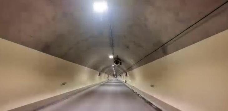 Un nou sector din Autostrada Sibiu-Pitești, aproape de finalizare. Imagini cu Tunelul Momaia, lung de 1,4 km. Când se deschide traficul 1096976