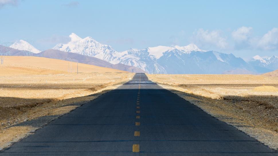 China construiește „Inelul de Aur”. Este o buclă rutieră de peste 25.000 km, cât două treimi din circumferința Pământului 1097173