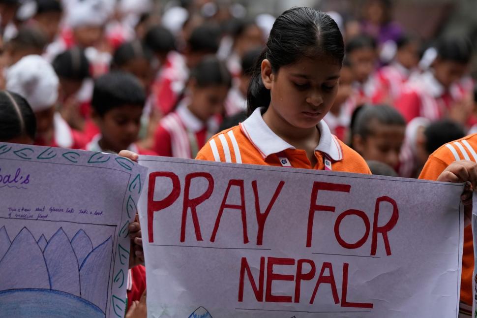 De ce refuză Nepalul ajutorul echipelor străine de salvare. Numărul morților a ajuns la 626, sute de victime nu mai pot fi identificate 1097219