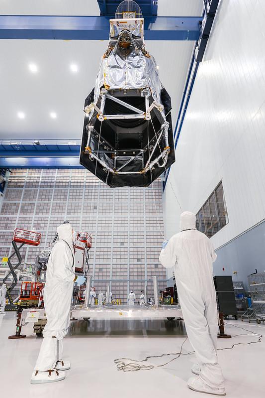 Oglinda unui satelit-spion anulat va ajuta NASA să descopere peste 100.000 de planete şi să studieze energia întunecată 1097354