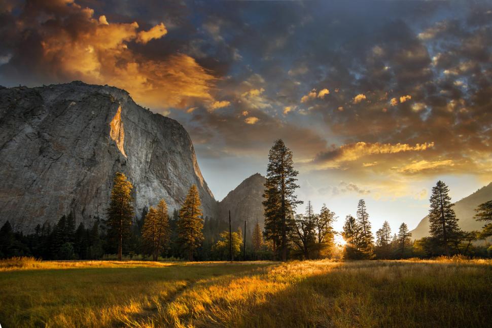 Trump analizează în secret să vândă o parte din parcul Yosemite către un dezvoltator imobiliar 1097298