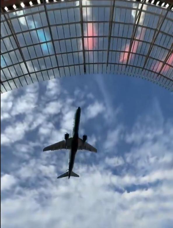 Imagini senzaționale cu două avioane Airlink care trec razant peste stadionul din Cape Town înainte de meciul Springboks 1097434