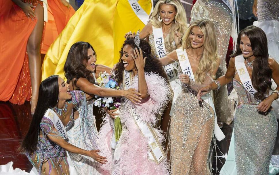 Prima mamă care a devenit Miss USA. În ediţia din acest an a participat şi o tânără de orgine română, care a reprezentat Texas 1097383