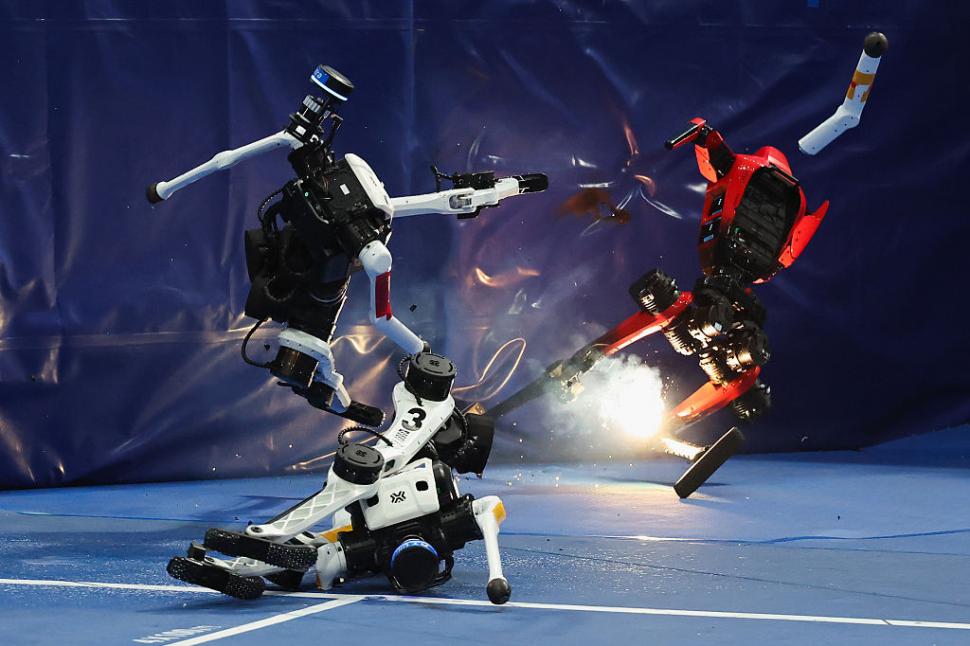 Roboţi mai rapizi decât Usain Bolt, dar care se izbesc de pereţi. Ce a arătat China la Jocurile Roboţilor Umanoizi 1097363
