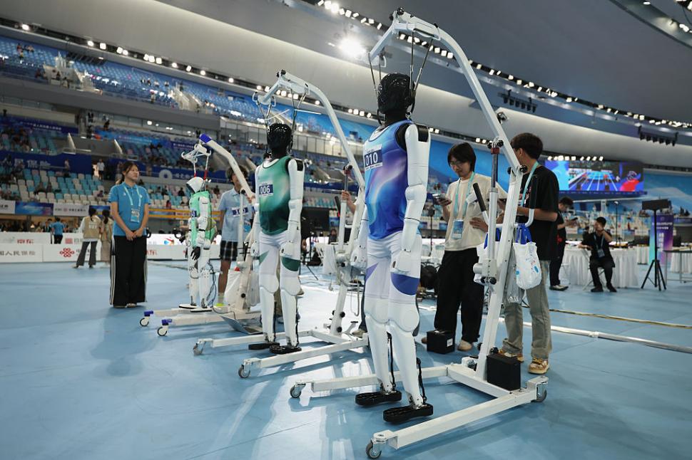 Roboţi mai rapizi decât Usain Bolt, dar care se izbesc de pereţi. Ce a arătat China la Jocurile Roboţilor Umanoizi 1097364