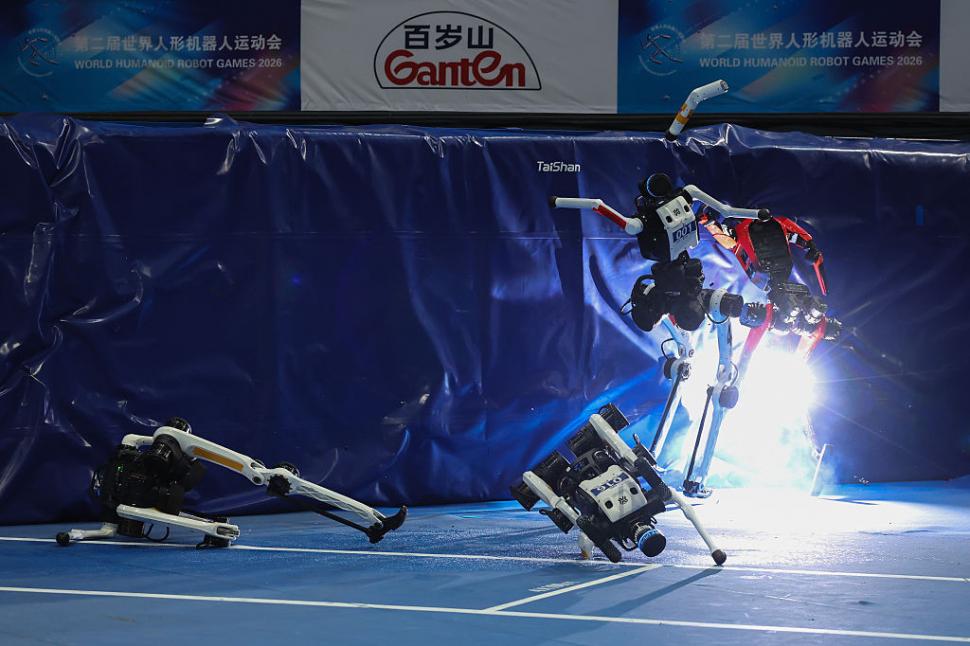 Roboţi mai rapizi decât Usain Bolt, dar care se izbesc de pereţi. Ce a arătat China la Jocurile Roboţilor Umanoizi 1097365