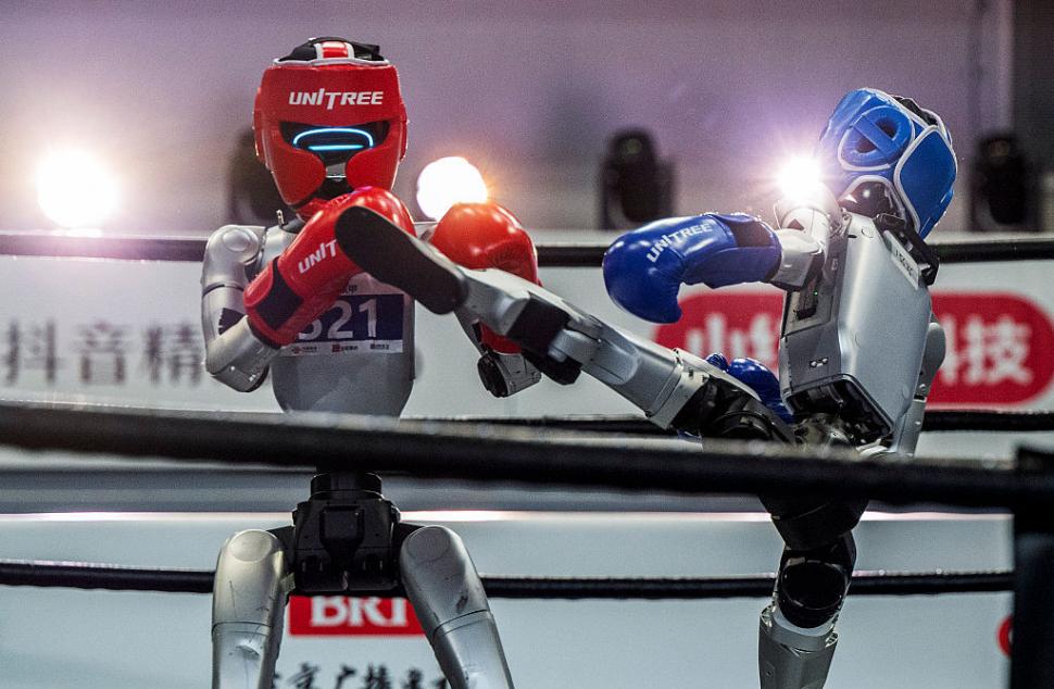 Roboţi mai rapizi decât Usain Bolt, dar care se izbesc de pereţi. Ce a arătat China la Jocurile Roboţilor Umanoizi 1097366