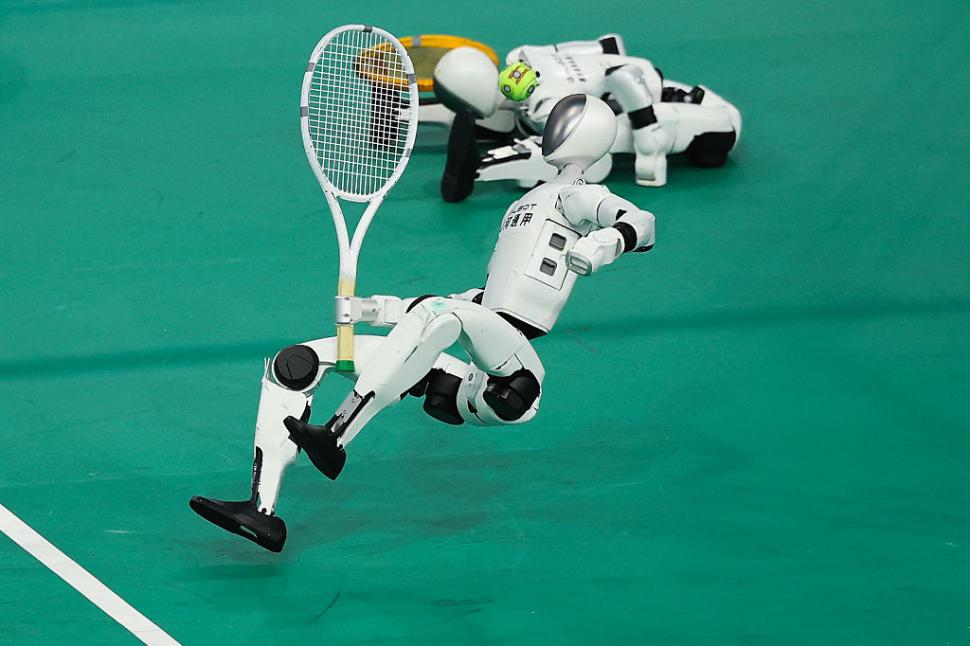 Roboţi mai rapizi decât Usain Bolt, dar care se izbesc de pereţi. Ce a arătat China la Jocurile Roboţilor Umanoizi 1097368