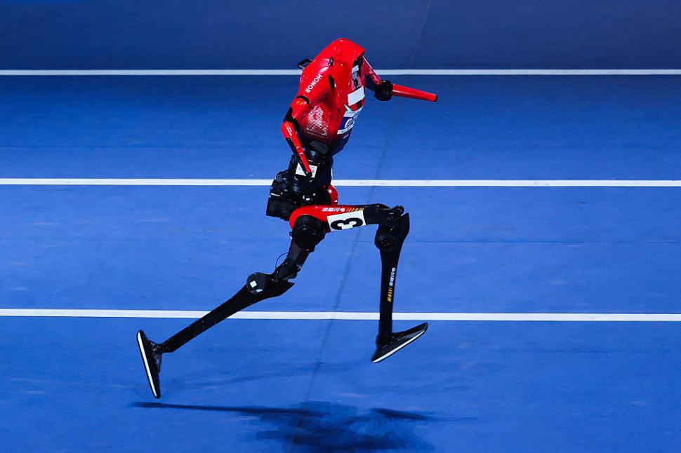 Roboţi mai rapizi decât Usain Bolt, dar care se izbesc de pereţi. Ce a arătat China la Jocurile Roboţilor Umanoizi 1097369
