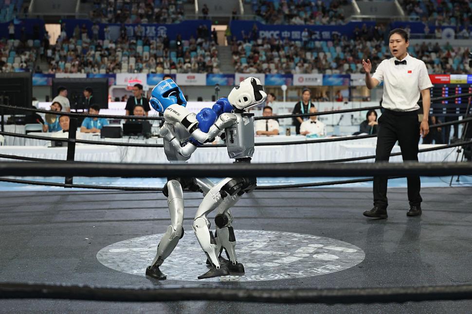 Roboţi mai rapizi decât Usain Bolt, dar care se izbesc de pereţi. Ce a arătat China la Jocurile Roboţilor Umanoizi 1097370