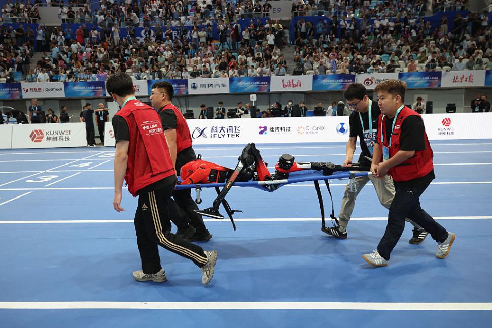 Roboţi mai rapizi decât Usain Bolt, dar care se izbesc de pereţi. Ce a arătat China la Jocurile Roboţilor Umanoizi 1097373