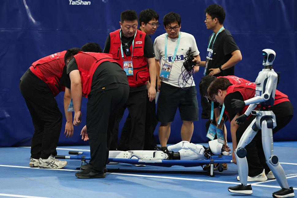 Roboţi mai rapizi decât Usain Bolt, dar care se izbesc de pereţi. Ce a arătat China la Jocurile Roboţilor Umanoizi 1097374