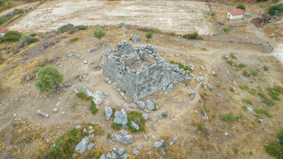 Controversă în Grecia din cauza Piramidei de la Hellinikon. A fost construită înaintea celor din Egipt? Și chiar este o piramidă? 1097696