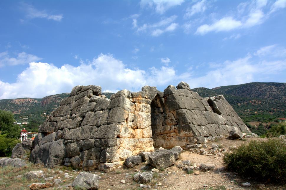 Controversă în Grecia din cauza Piramidei de la Hellinikon. A fost construită înaintea celor din Egipt? Și chiar este o piramidă? 1097700