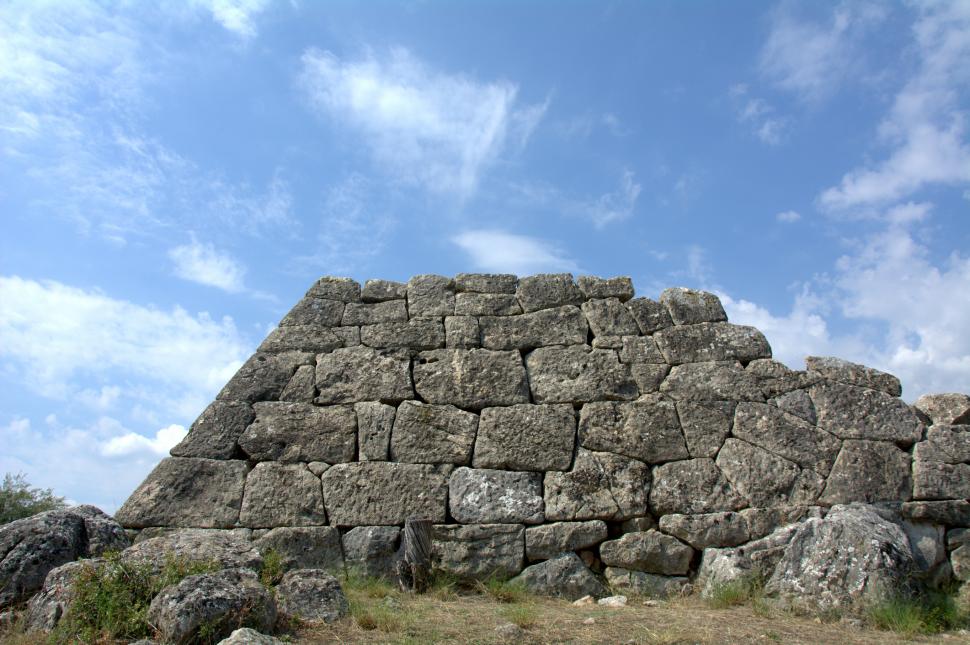 Controversă în Grecia din cauza Piramidei de la Hellinikon. A fost construită înaintea celor din Egipt? Și chiar este o piramidă? 1097701