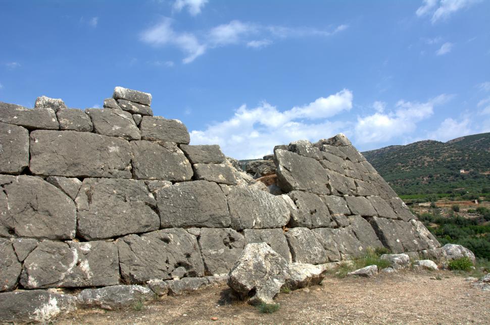 Controversă în Grecia din cauza Piramidei de la Hellinikon. A fost construită înaintea celor din Egipt? Și chiar este o piramidă? 1097702