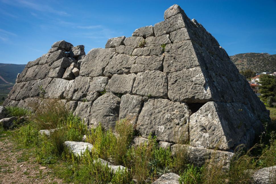 Controversă în Grecia din cauza Piramidei de la Hellinikon. A fost construită înaintea celor din Egipt? Și chiar este o piramidă? 1097703