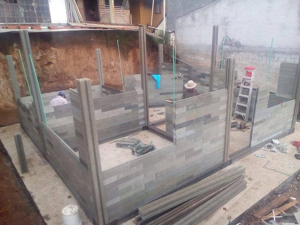 În 2015, un arhitect a creat cărămizi ca niște piese LEGO din plastic reciclat. De atunci, a construit sute de case în timp record 1097762