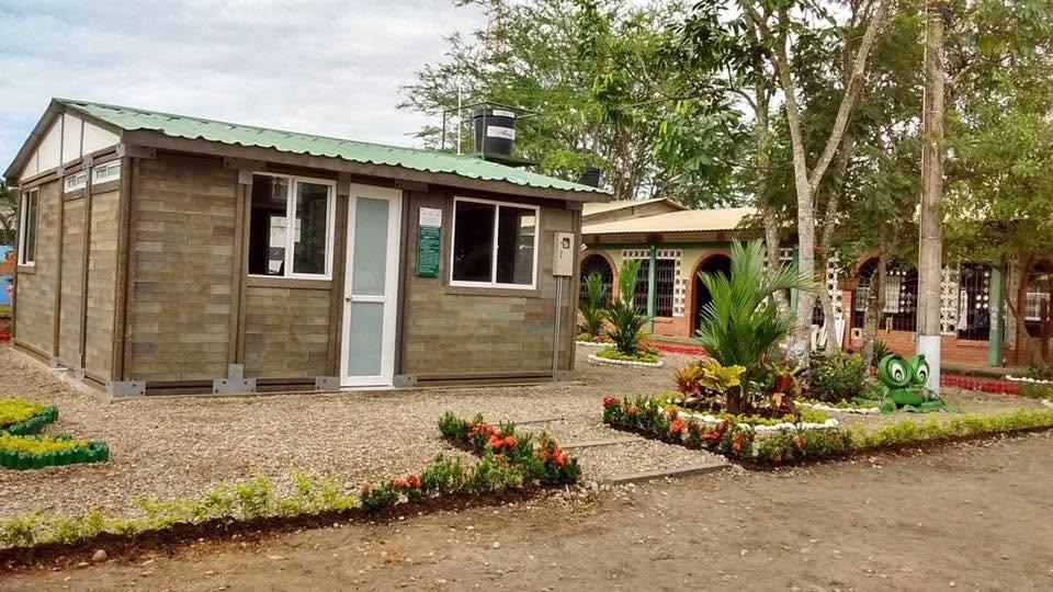 În 2015, un arhitect a creat cărămizi ca niște piese LEGO din plastic reciclat. De atunci, a construit sute de case în timp record 1097764