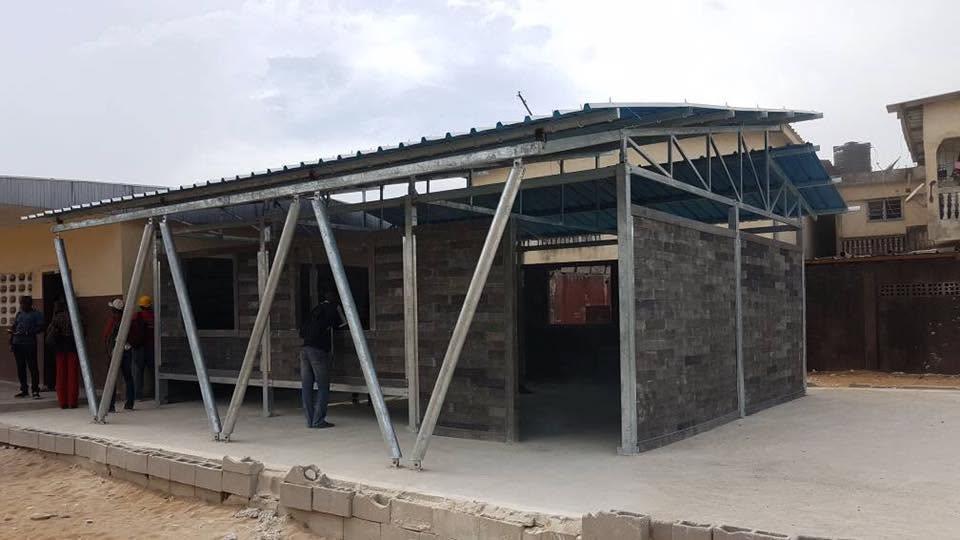 În 2015, un arhitect a creat cărămizi ca niște piese LEGO din plastic reciclat. De atunci, a construit sute de case în timp record 1097771